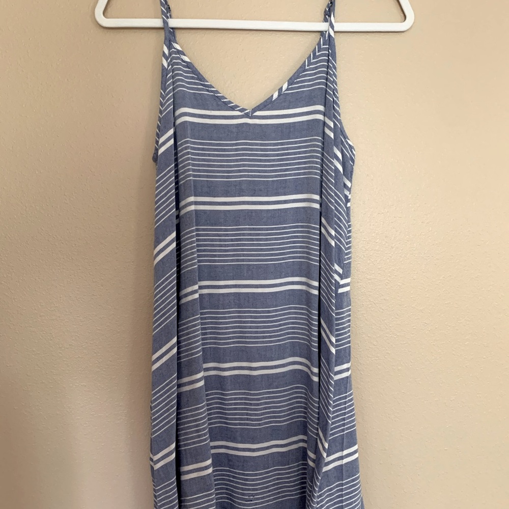 Very light weight and comfortable dress!